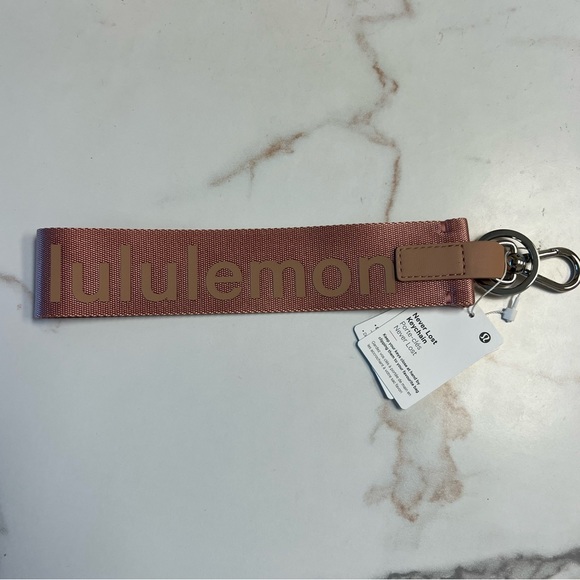 🍋 Lululemon 🍋 Never Lost Keychain Pastel Pink  NEW - Picture 4 of 6